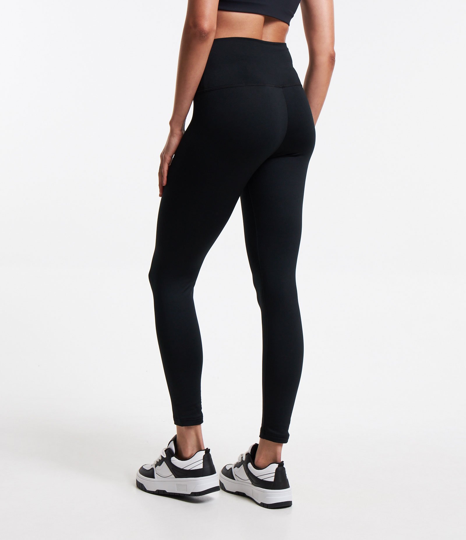 Calça Legging Esportiva em Poliamida Térmica com Cós Alto Preto 3