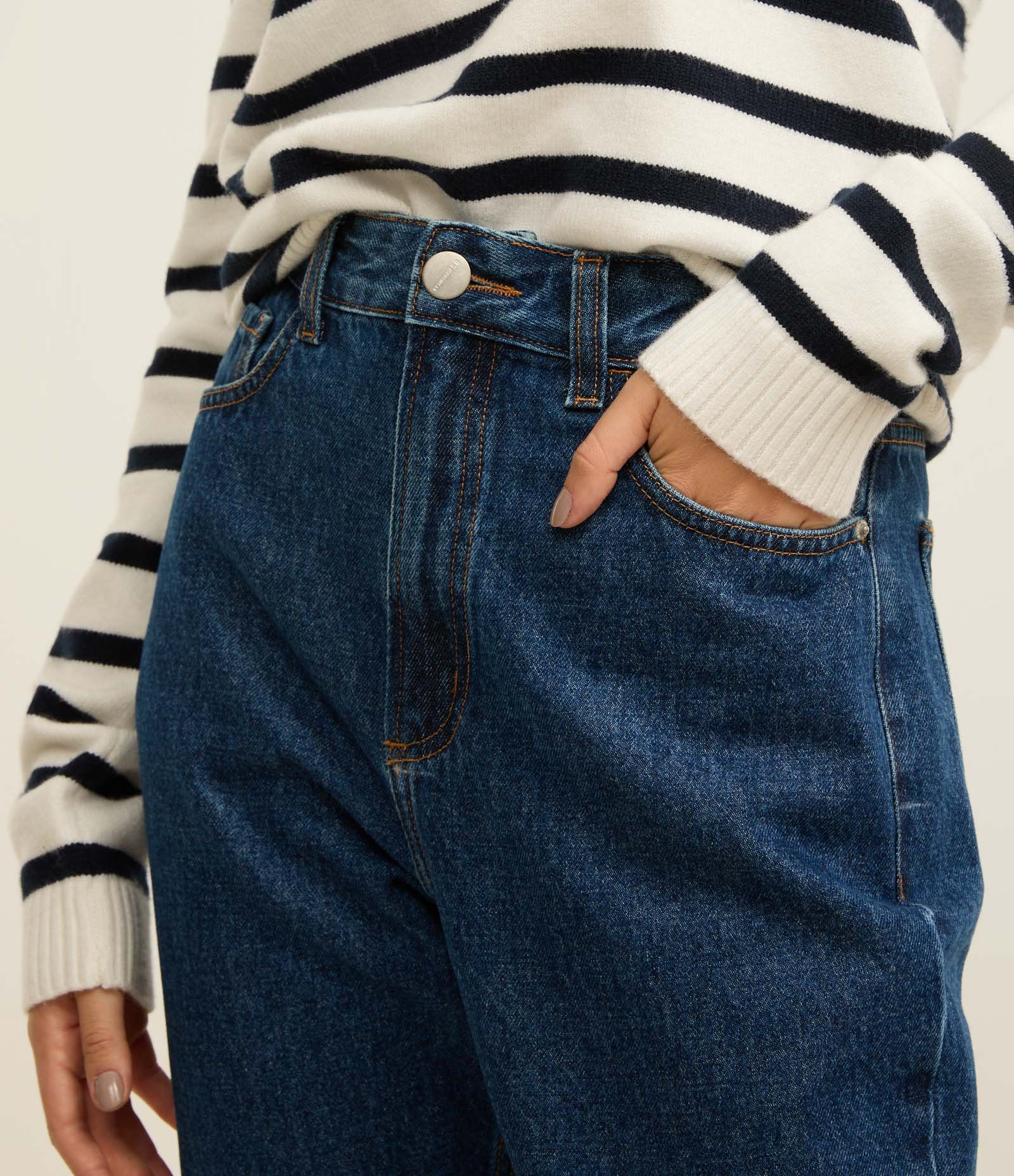 Calça Mom em Jeans com Cintura Alta e Costura Aparente Azul 4