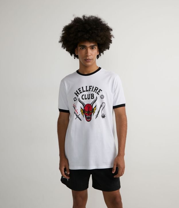 Camiseta em Meia Malha Manga Curta com Estampa Hellfire Club - Cor: Branco - Tamanho: PP