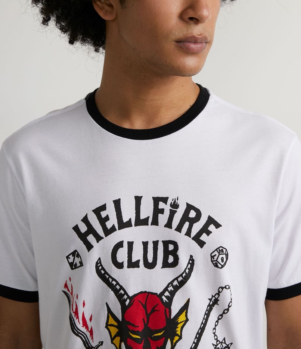 Camiseta Raglan Hellfire 27 Club tamanho adulto na cor branca com