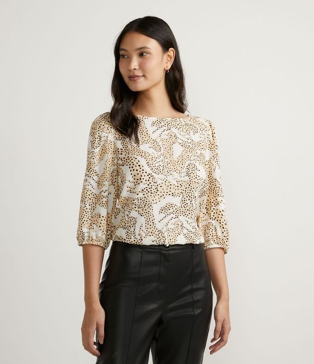Blusa em Viscose com Manga 3/4 e Estampa de Cavalos