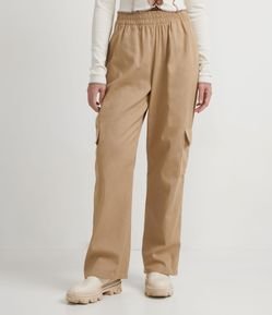 Calça Reta em Algodão com Cintura Elástica e Bolsos Cargo