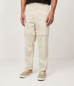 Calça que vira Bermuda em Sarja com Bolso Cargo