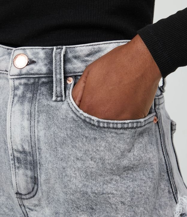 Short Hot Pants Jeans com Cintura Alta e Barra Desfiada Preto 4