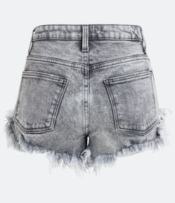 Short Hot Pants Jeans com Cintura Alta e Barra Desfiada