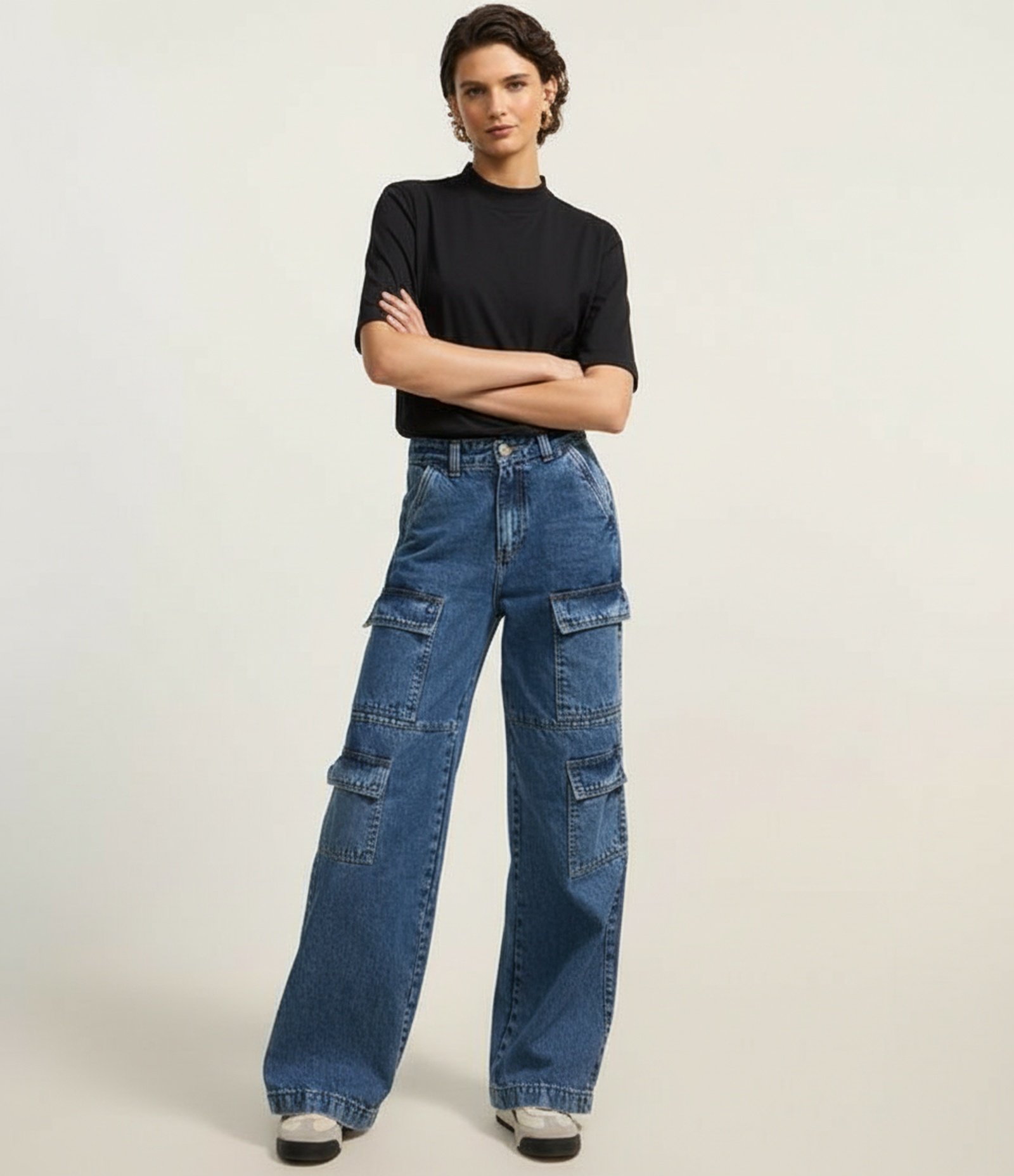 Camiseta em Algodão com Golinha Alta e Manga Curta Preto 3