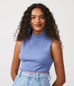 Blusa Regata em Poliamida Canelada Sem Costura e com Golinha Alta