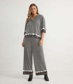 Calça Pantacourt Jersey com Mix de Estampas