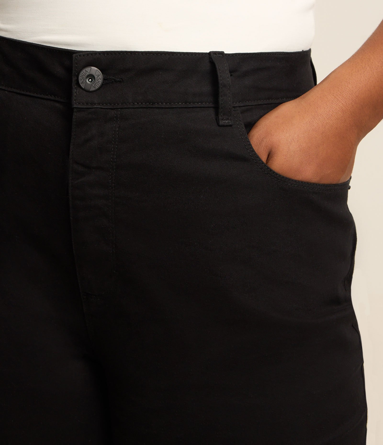 Calça Skinny Básica em Sarja Curve & Plus Size Preto 4