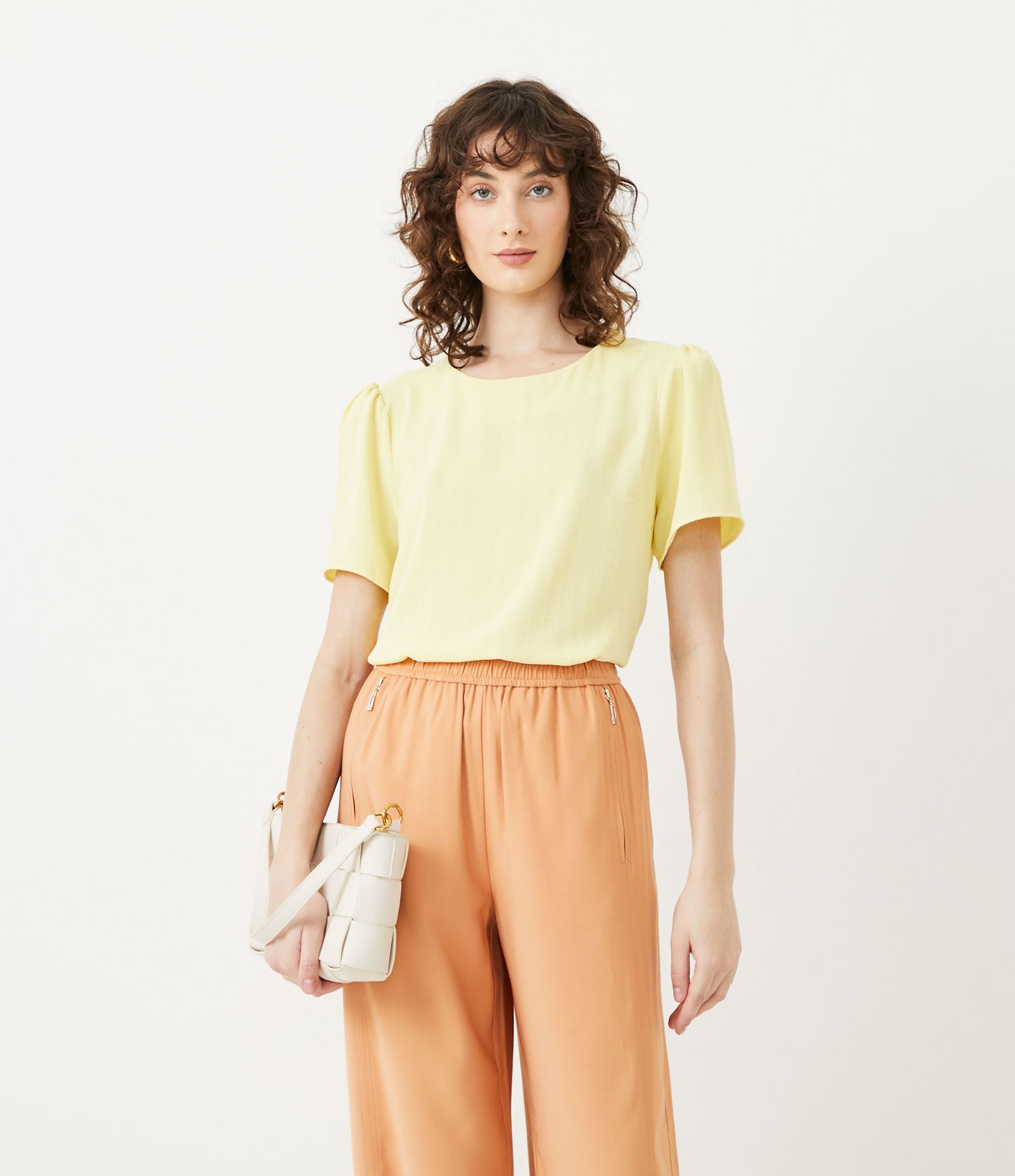 Blusa Texturizada com Manga Bufante e Barra Mullet Amarelo 1