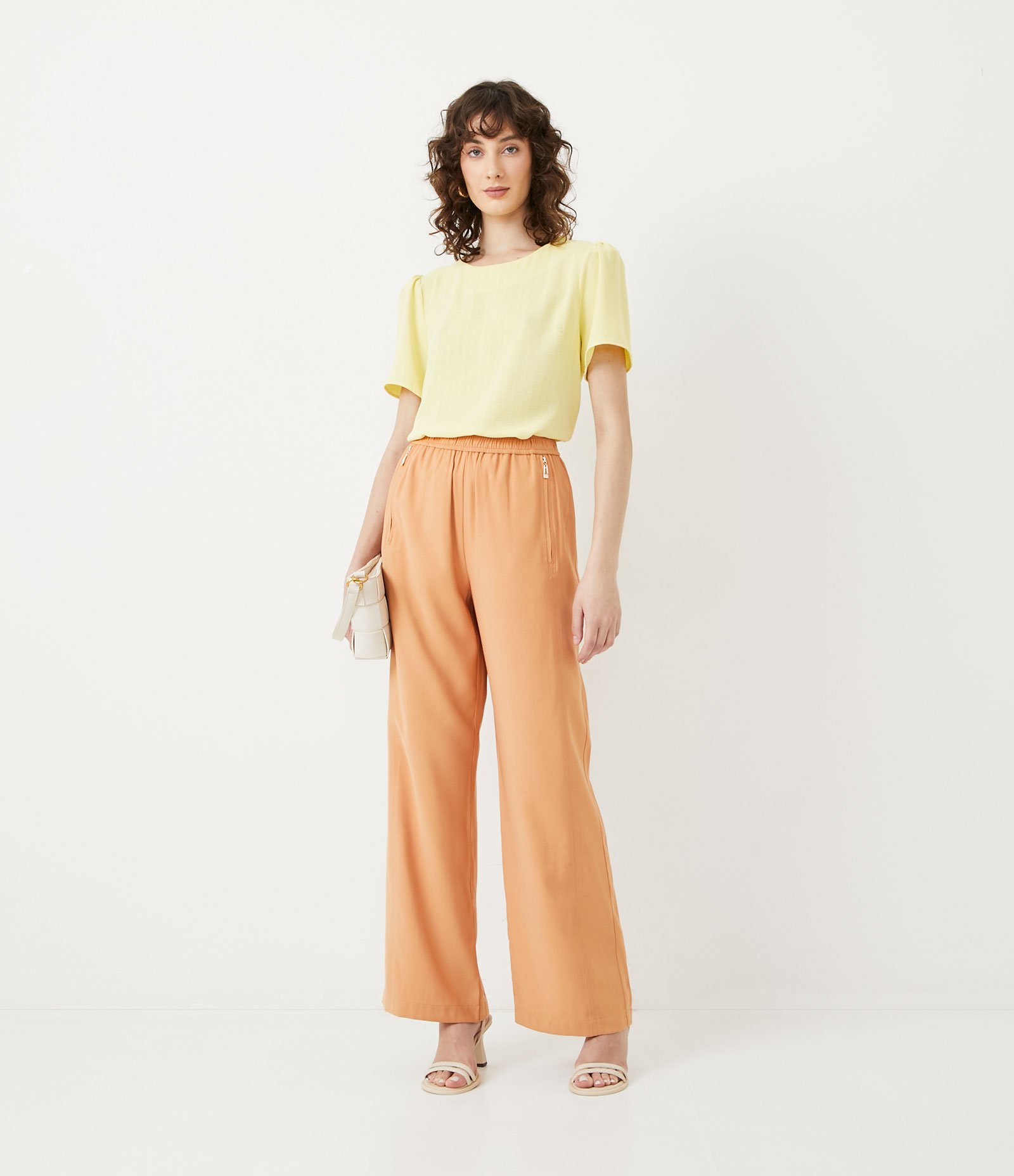Blusa Texturizada com Manga Bufante e Barra Mullet Amarelo 3