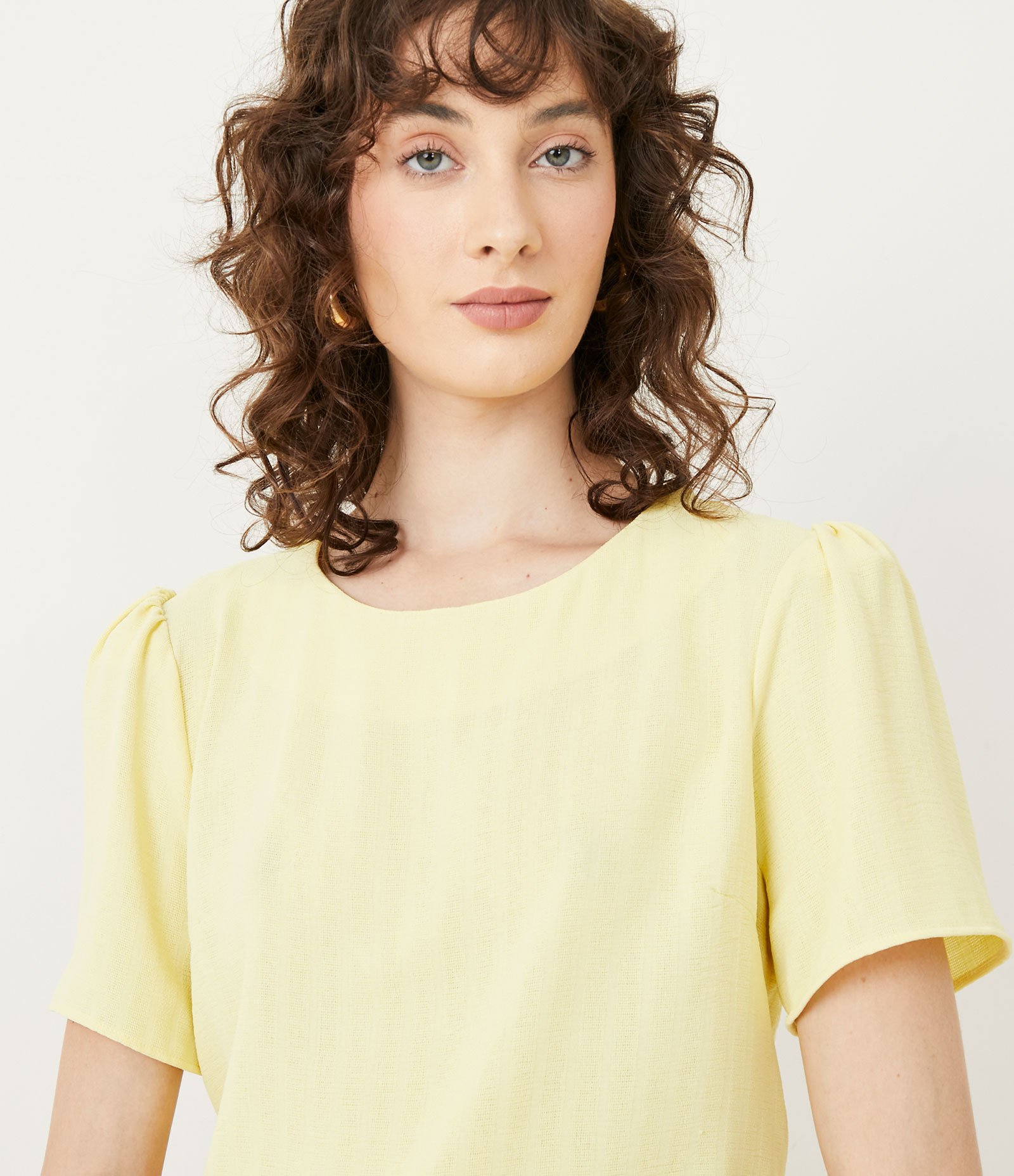 Blusa Texturizada com Manga Bufante e Barra Mullet Amarelo 4
