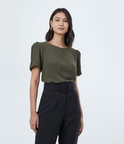 Blusa Texturizada com Manga Bufante e Barra Mullet