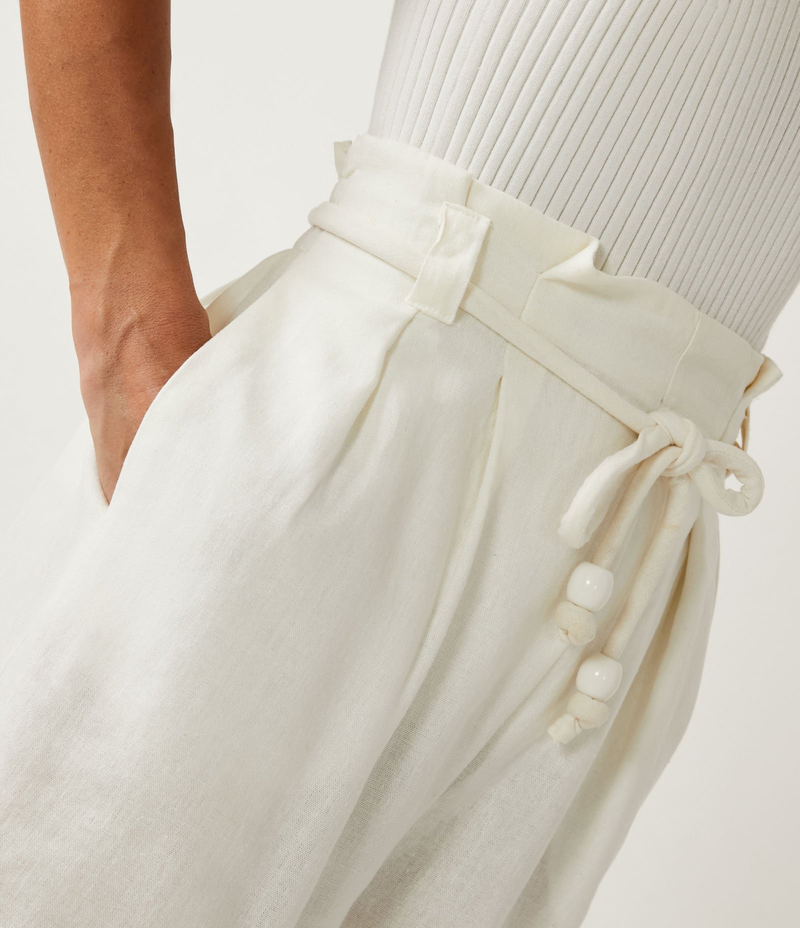 Short Clochard em Viscolinho com Cinto Corda 4