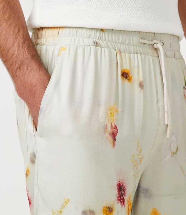 Bermuda Boardshort em Viscose com Estampa Floral Branco 5