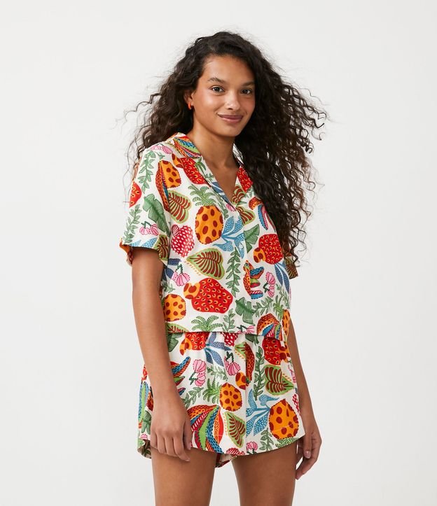 Camisa en Viscosa con Manga Corta y Estampado Tropical Flores y Frutas Blanco 1