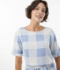 Blusa em Viscose Xadrez e Manga Dobradinha