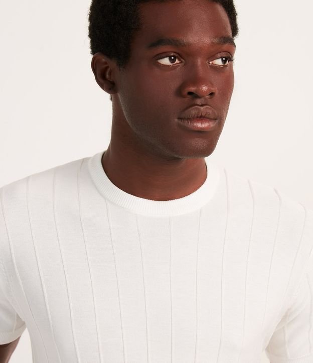 Camiseta Slim em Viscose com Textura de Listras e Manga Curta Off White 4