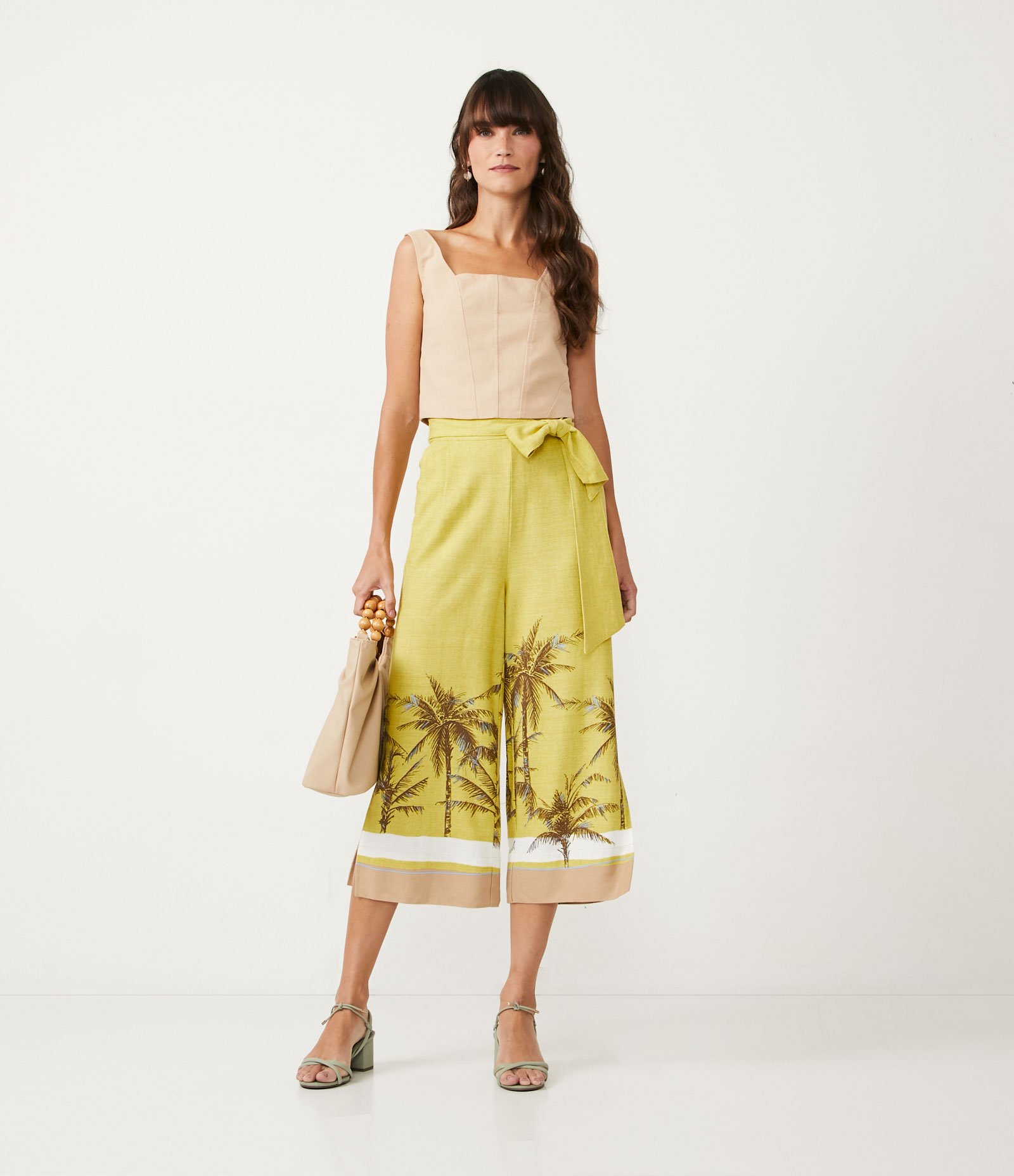 Calça Pantacourt em Viscolinho com Estampa Tropical Amarelo 2