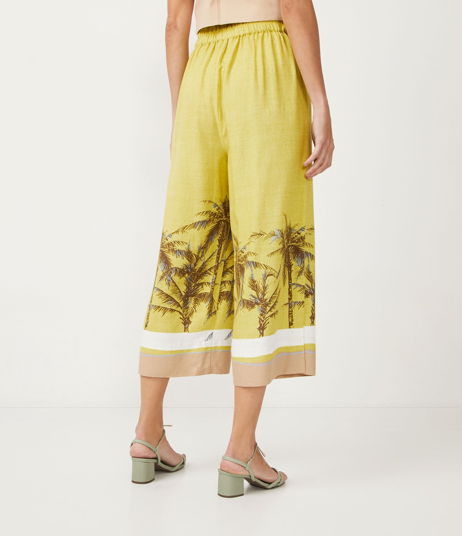 Calça Pantacourt em Viscolinho com Estampa Tropical Amarelo 4