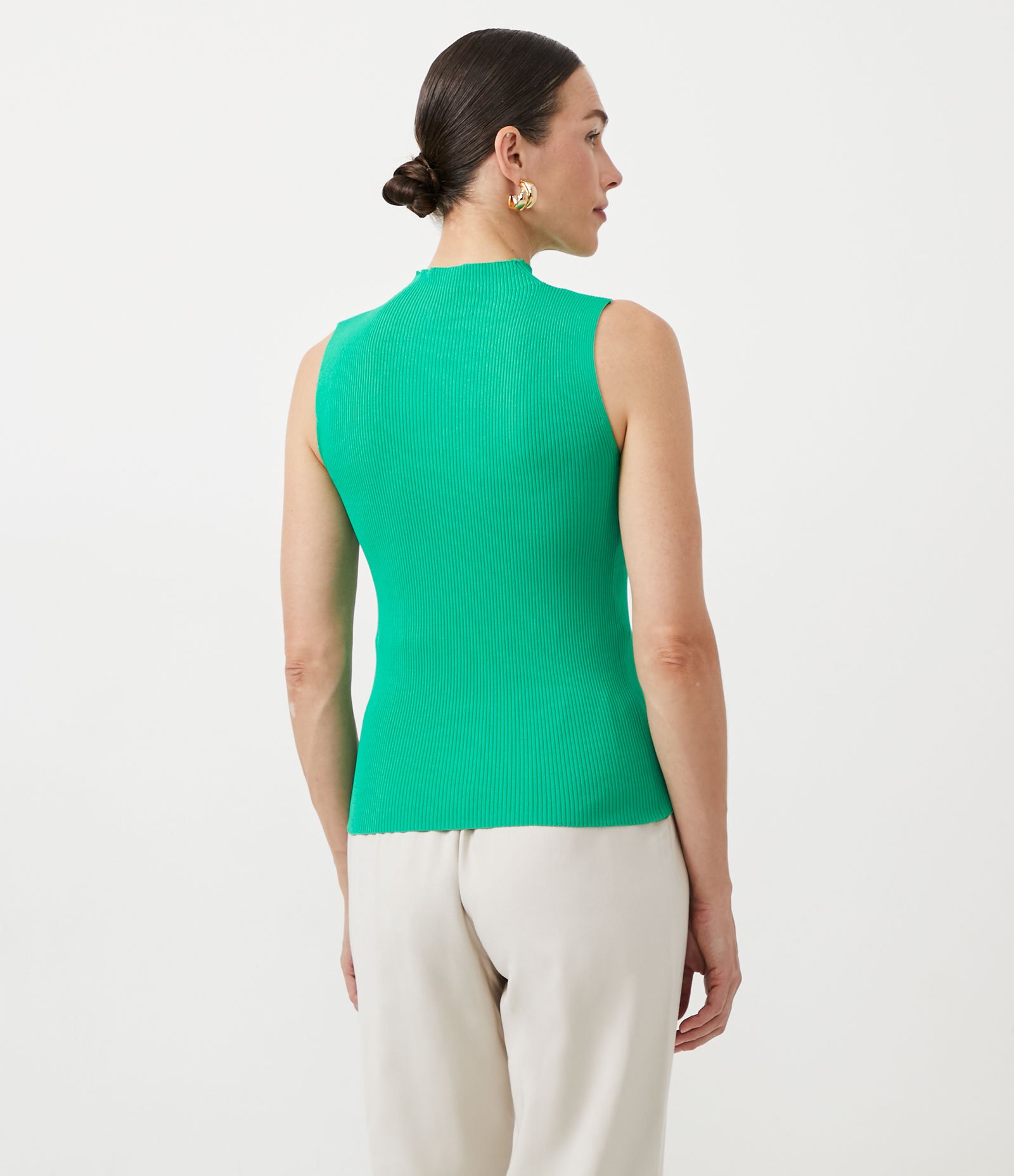 Blusa Regata Básica em Tricô com Gola Alta 3