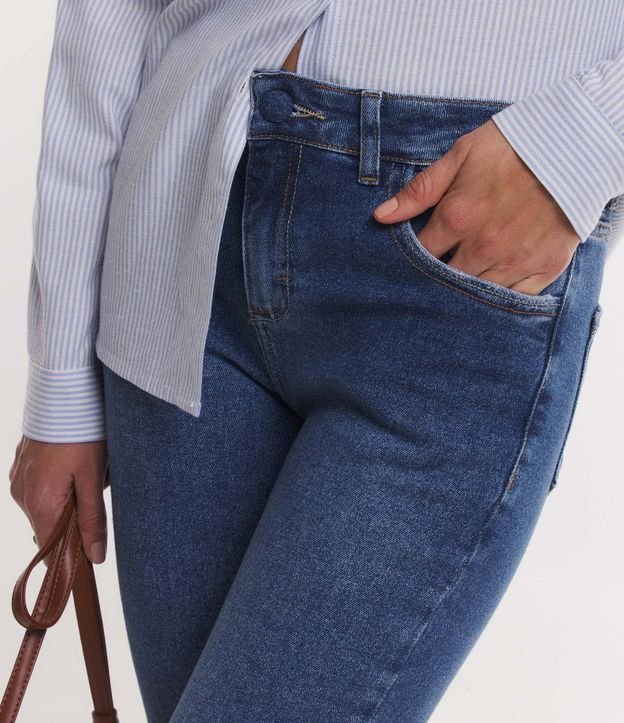 Calça Skinny Jeans com Botões Forrados na Barra Azul Médio 5