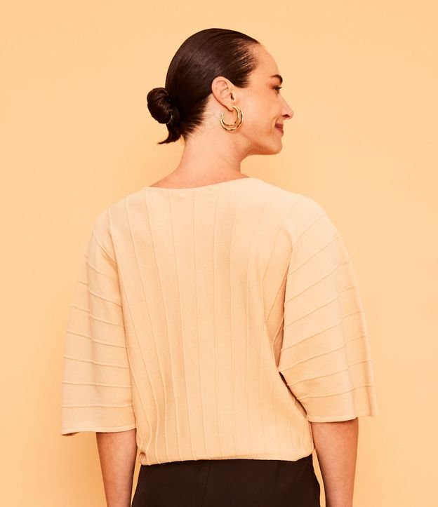 Blusa Ancha de Punto Texturizado con Manga Amplia y Pliegas Beige 3