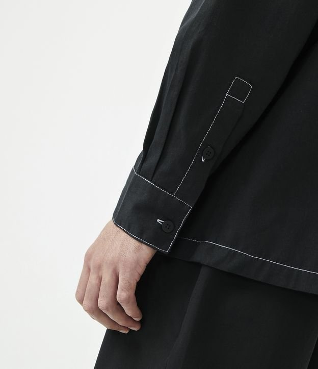 Camisa Slim Oversized en Algodón con Bolsillo y Costura Contrastante Negro 6