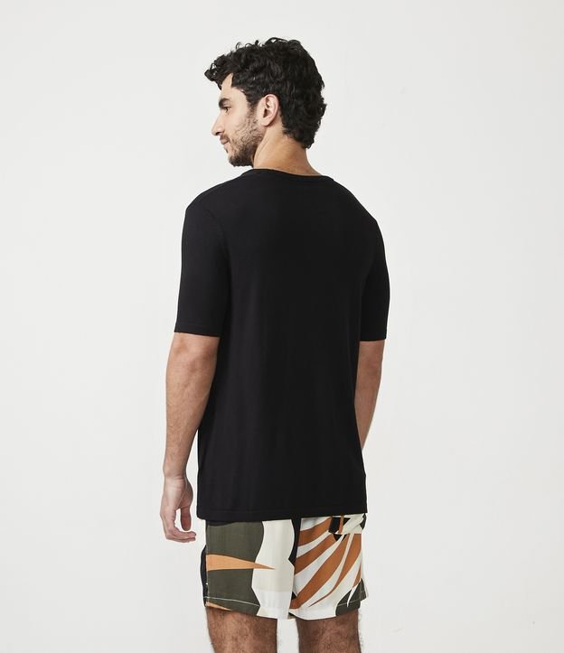Remera Slim en Viscosa con Manga Corta Negro 3
