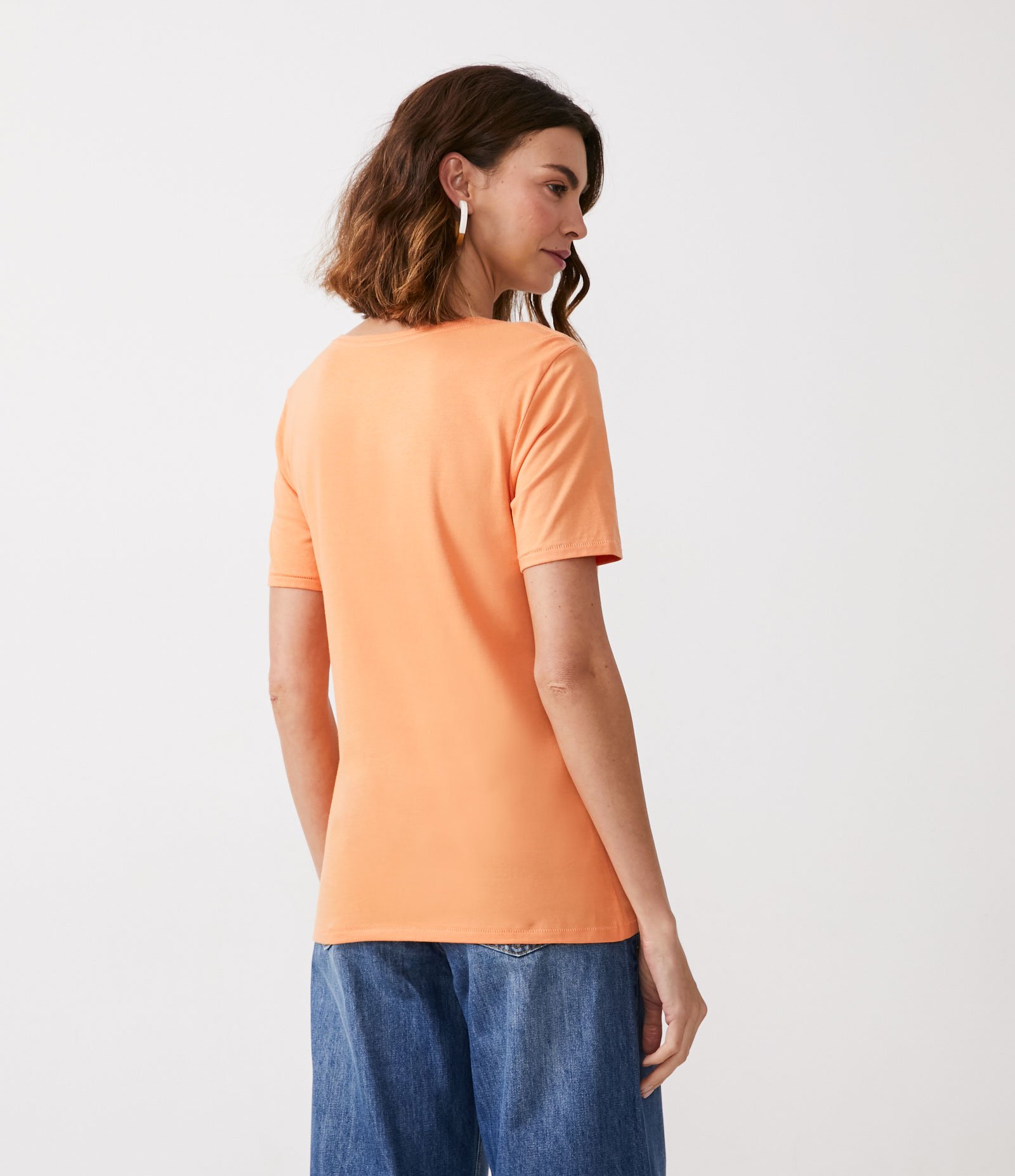 Blusa Básica em Algodão Peruano com Decote V Laranja Claro 3