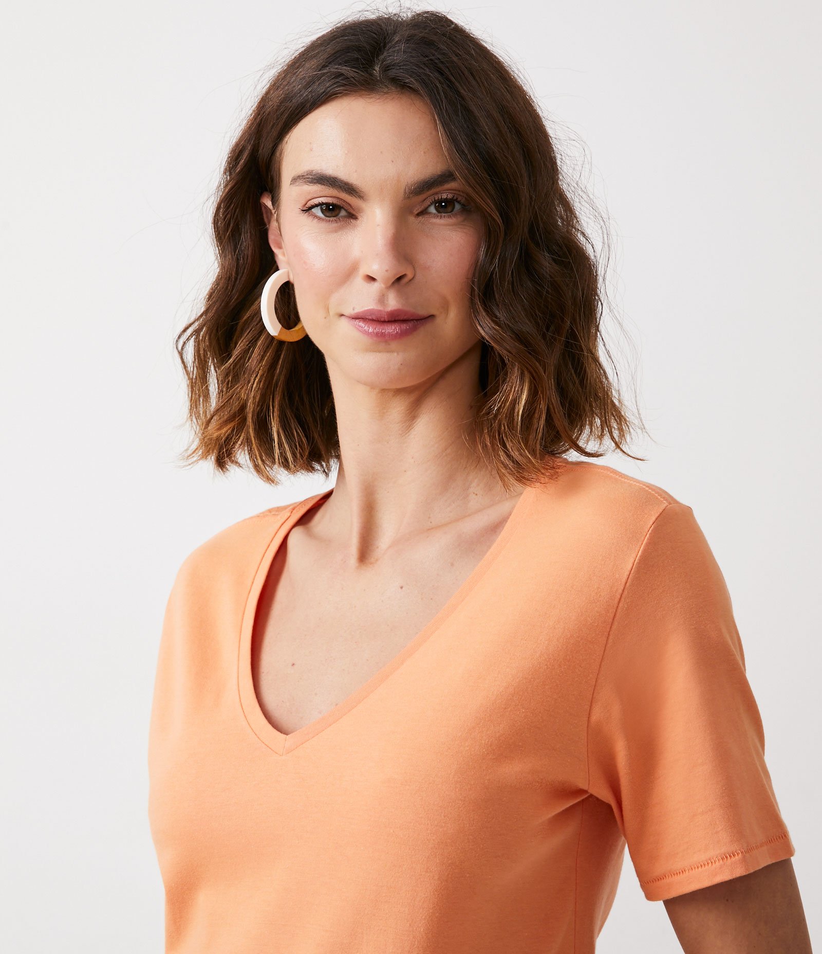 Blusa Básica em Algodão Peruano com Decote V Laranja Claro 4