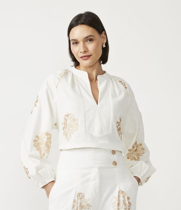 Blusa Bata en Algodón con Arabesco Bordado Off White 1