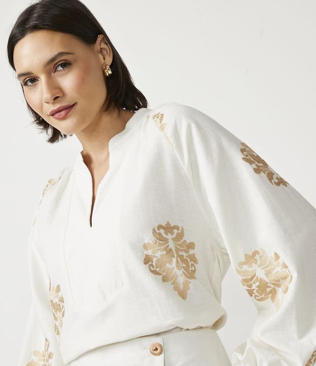 Blusa Bata en Algodón con Arabesco Bordado Off White 4