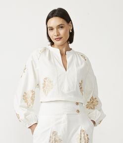 Blusa Bata em Algodão com Arabesco Bordado
