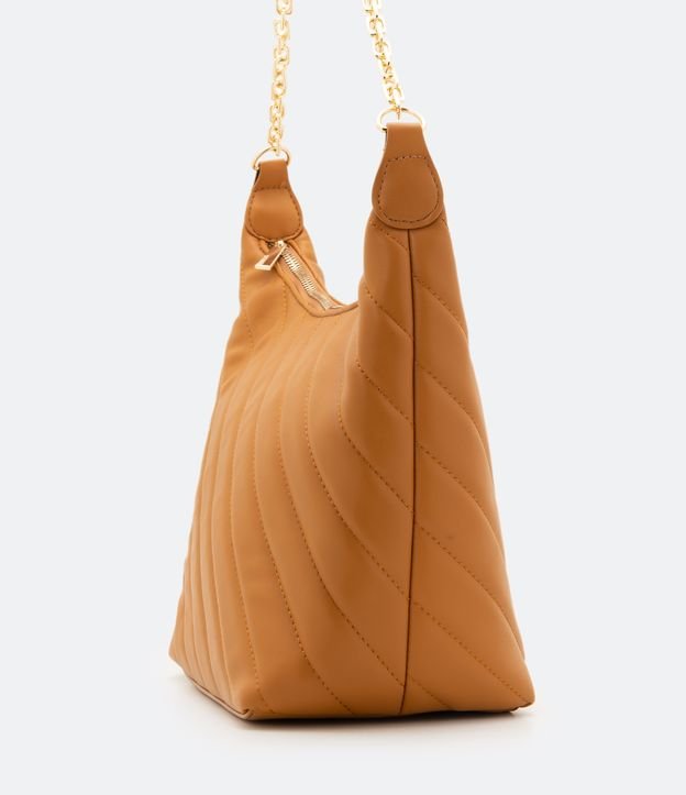 Bolso Hobo con Textura Capitoneada y Correa de Cadena Marrón 2