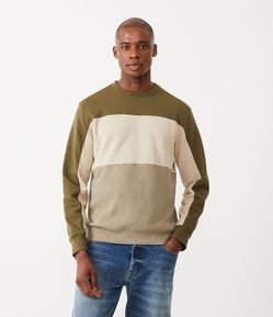 Blusão Comfort Fechado em Algodão com Recortes Contrastantes