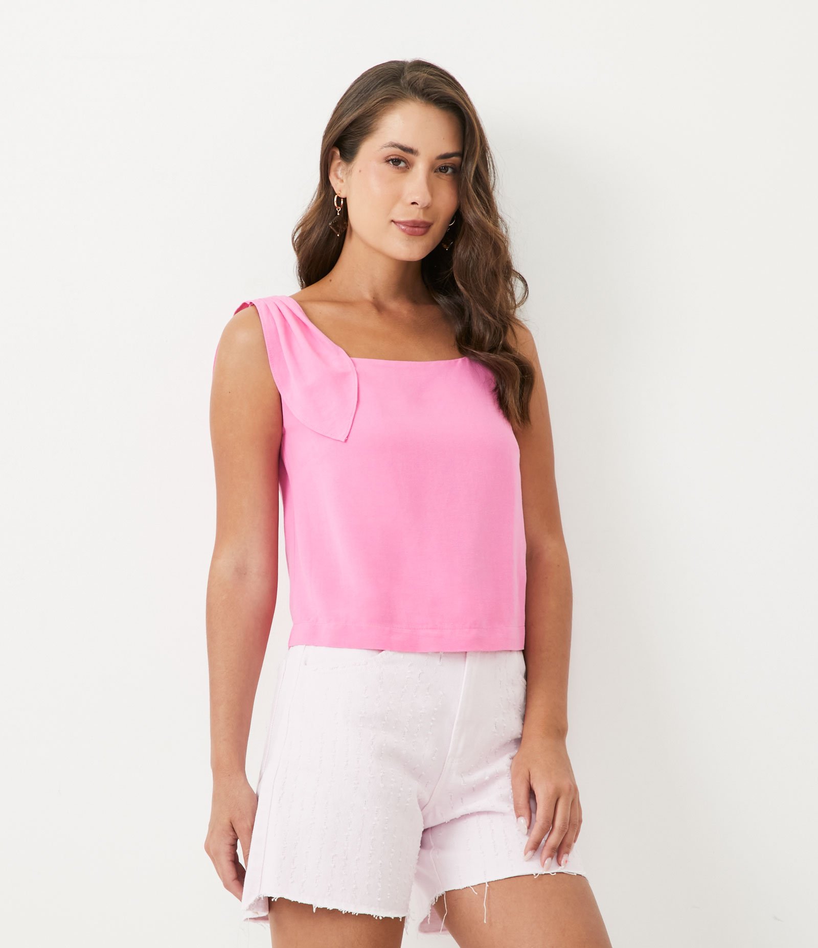 Blusa em Viscolinho com Alça Larga e Laço Rosa 1