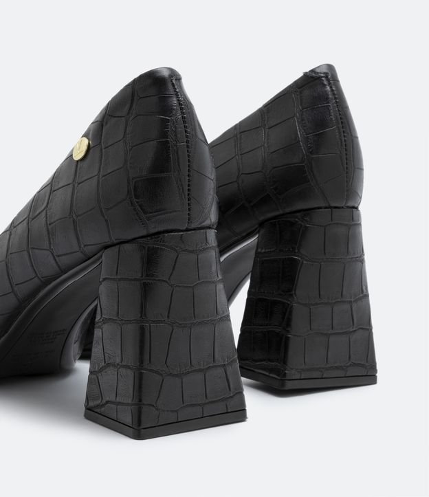 Sapato Scarpin com Salto Grosso e Textura Croco Vizzano Preto 5