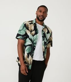Camisa Comfort em Linho com Estampa de Folhagens