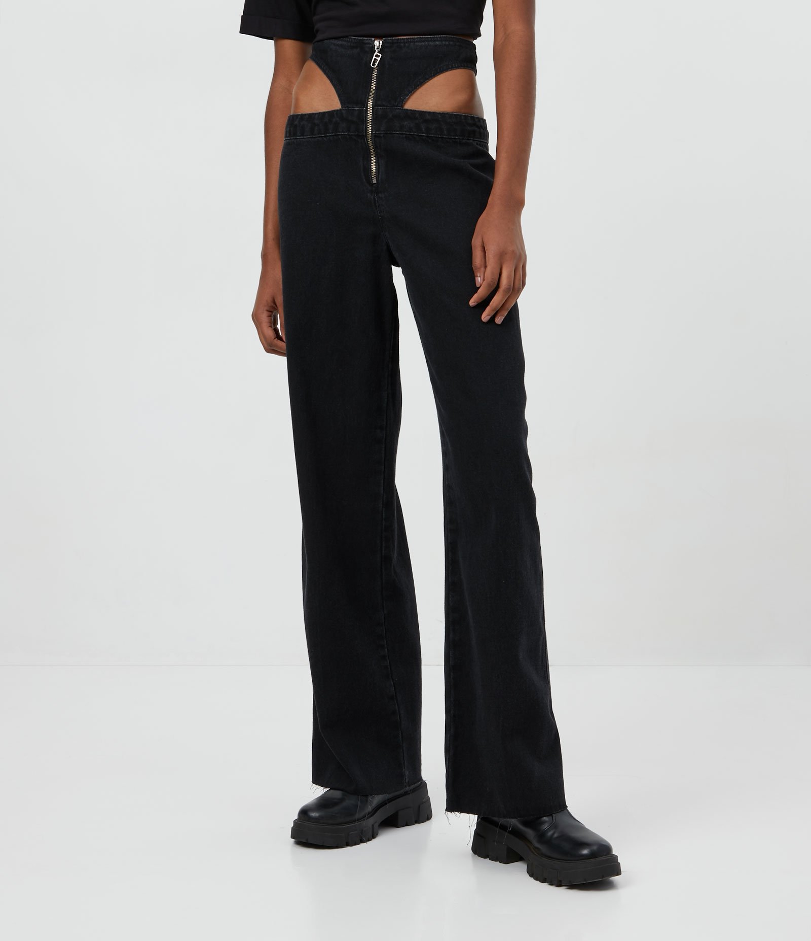 Calça Anos 90 Jeans com Detalhe Asa Delta e Zíper Frontal Preto 2