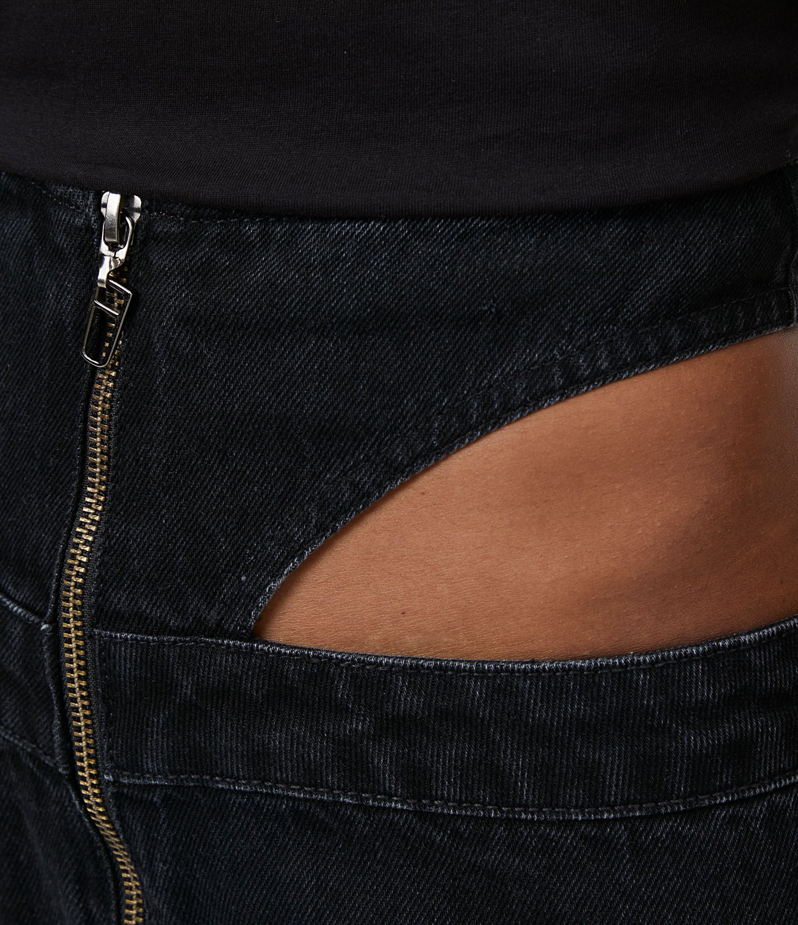 Calça Anos 90 Jeans com Detalhe Asa Delta e Zíper Frontal Preto 4