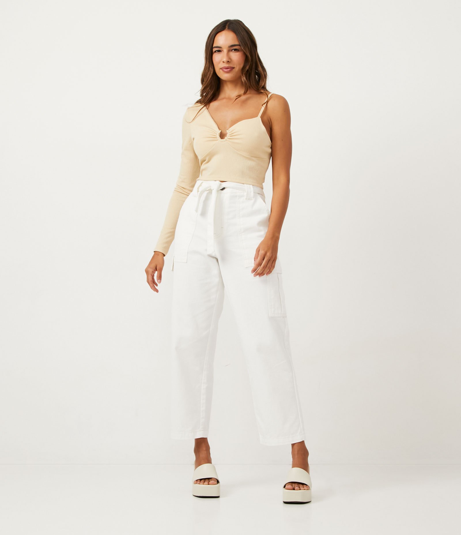 Blusa Cropped em Tweed com Decote Ombro Só e Manga Longa Bege 2