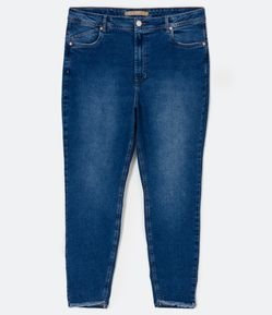 Calça Skinny Jeans com Bolso Diferenciado  e Barra Desfiada Curve & Plus Size