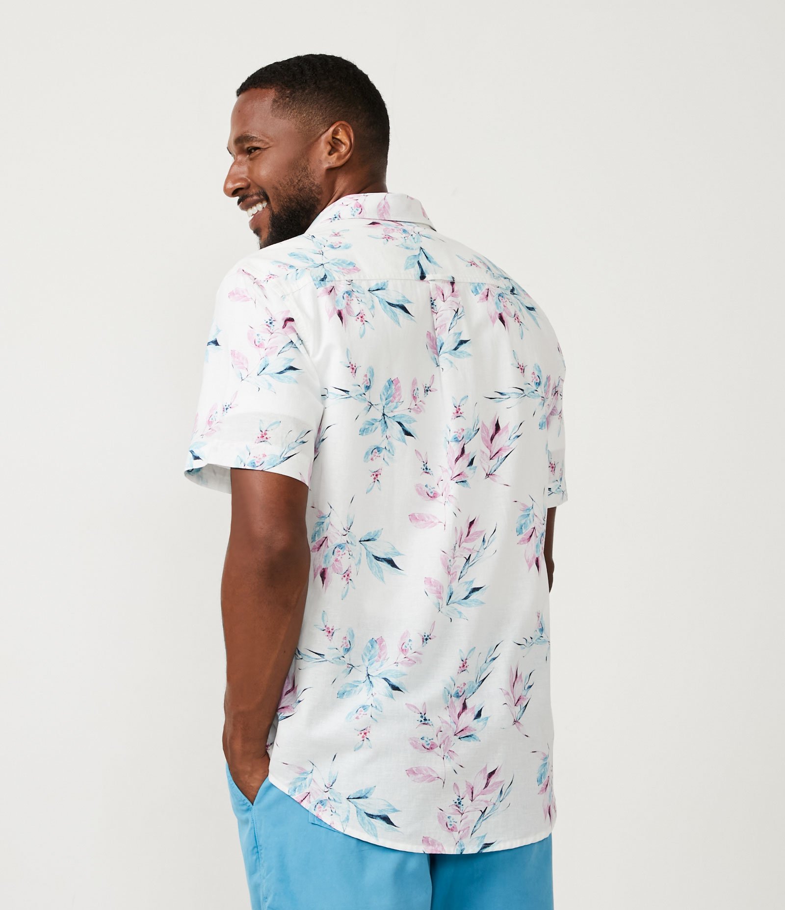 Camisa Comfort em Linho com Estampa Floral Bege 3