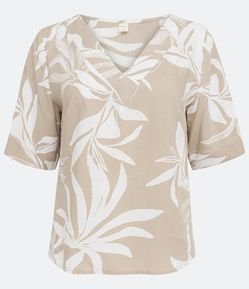 Blusa em Viscolinho com Decote V e Estampa Folhagem