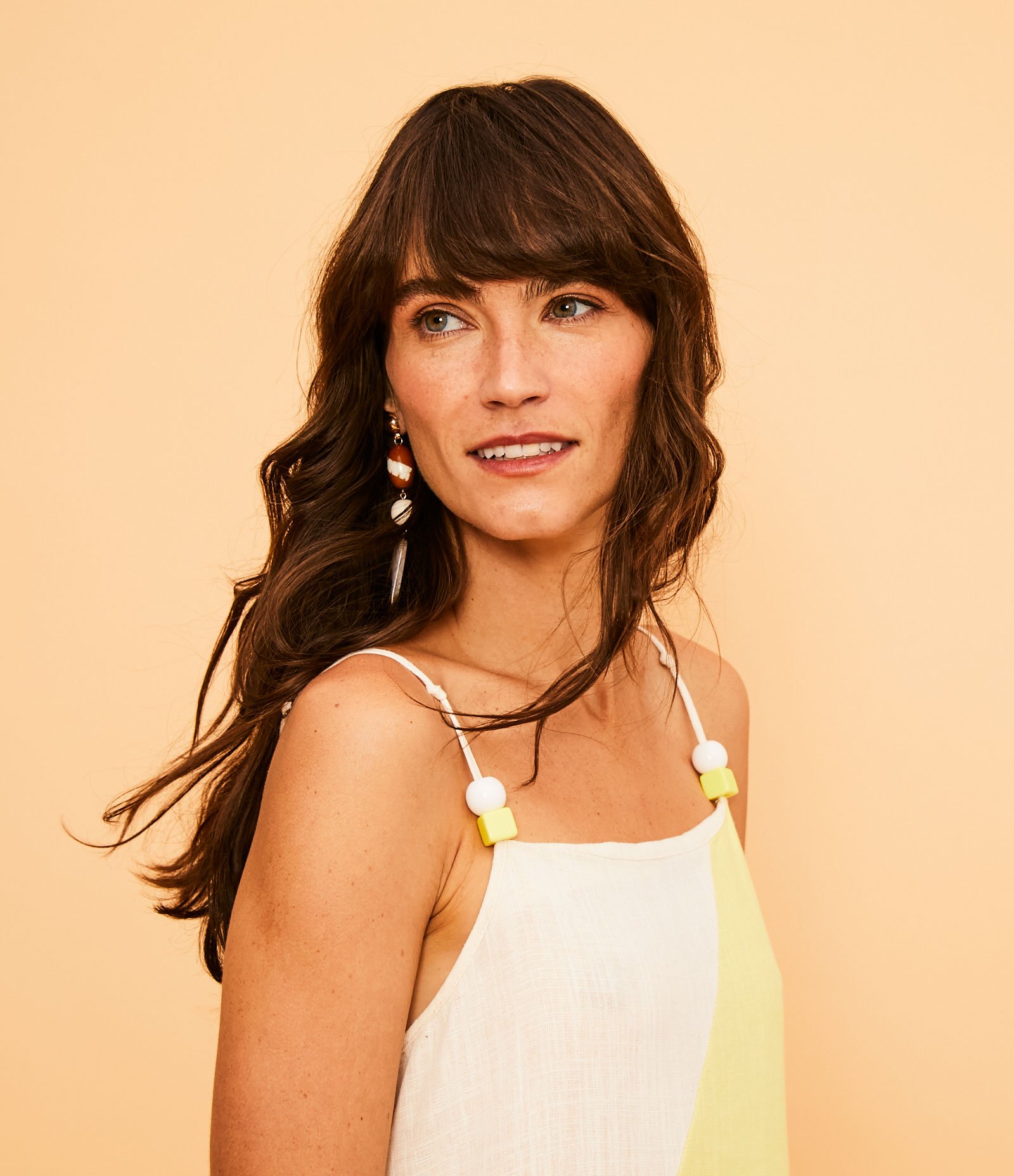 Vestido Midi em Viscolinho em Bloco de Cor e Detalhe de Miçanga Amarelo 4