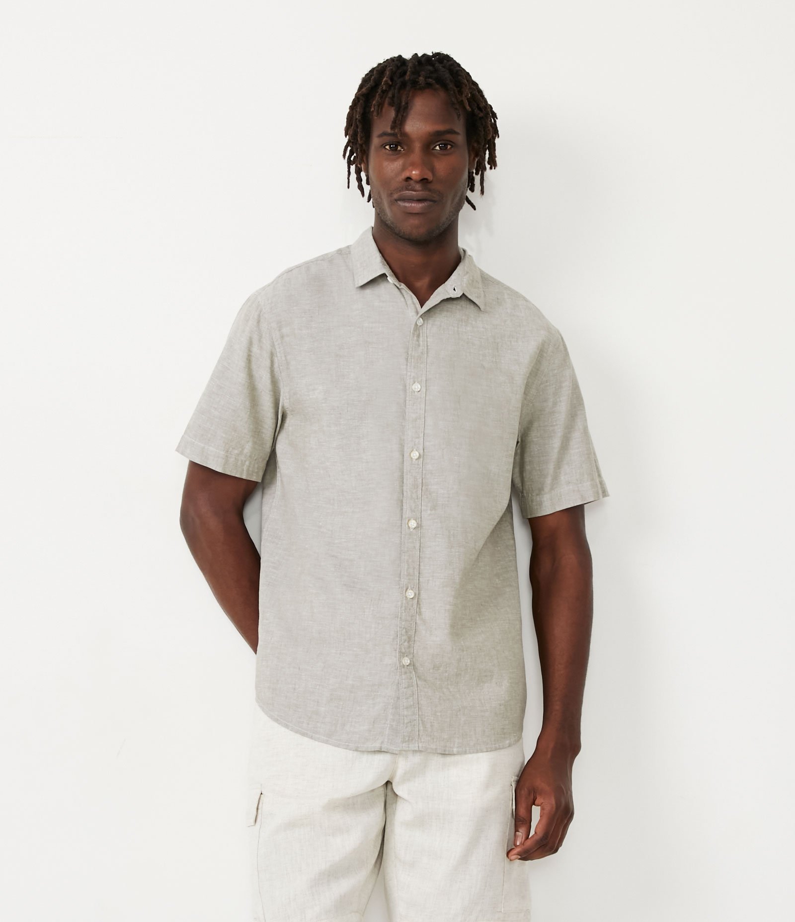 Camisa Comfort em Linho com Manga Curta Cinza 1