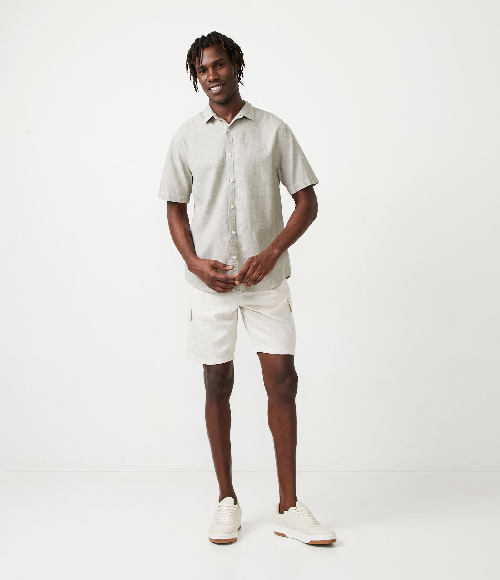 Camisa Comfort em Linho com Manga Curta Cinza 2