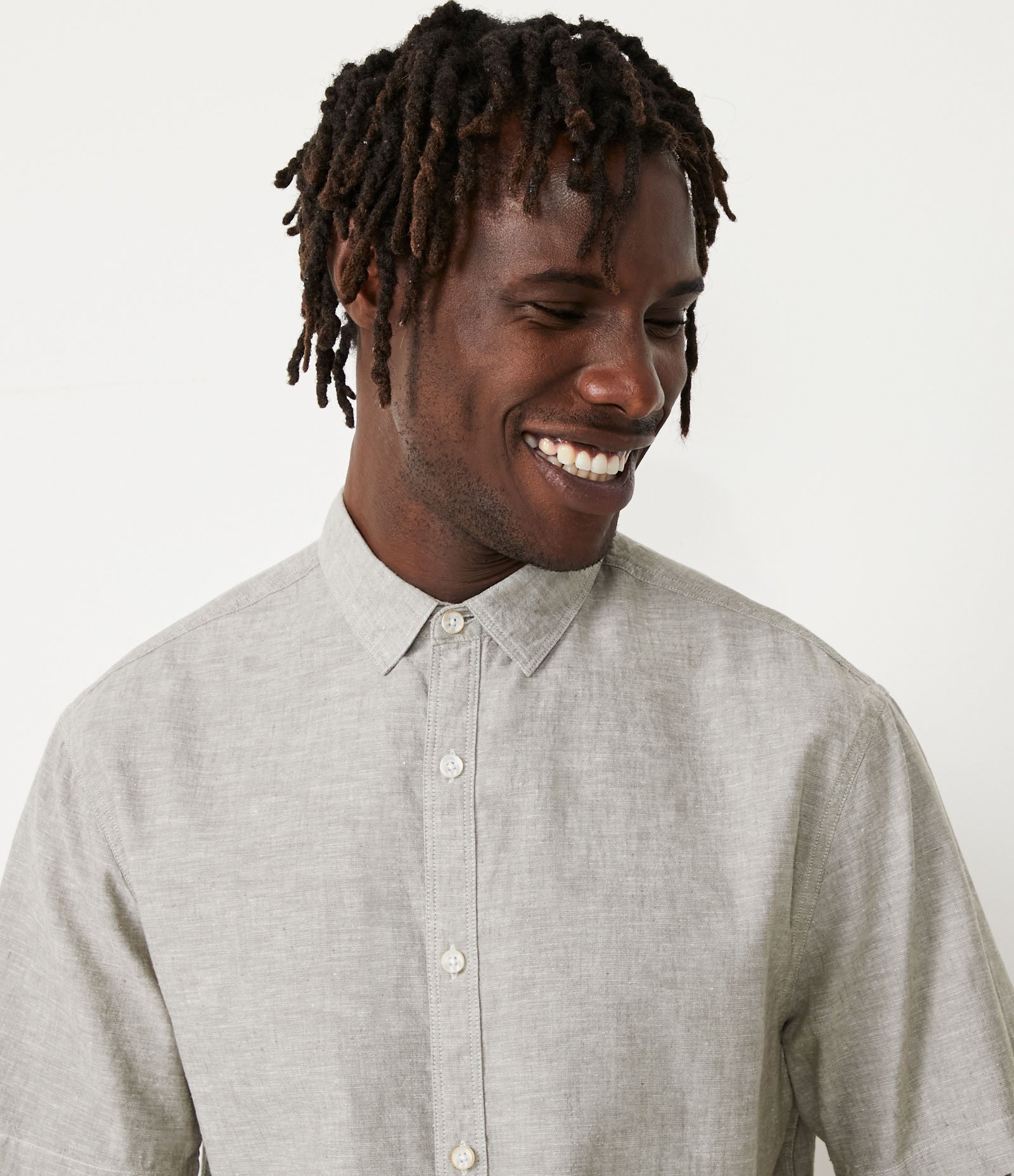 Camisa Comfort em Linho com Manga Curta Cinza 4