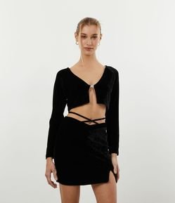 Blusa Cropped em Veludo com Detalhe de Strass